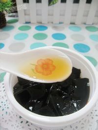 秋季养生蜂蜜龟苓膏的做法