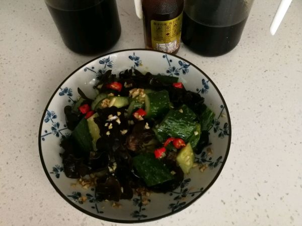 爽口黄瓜拌木耳