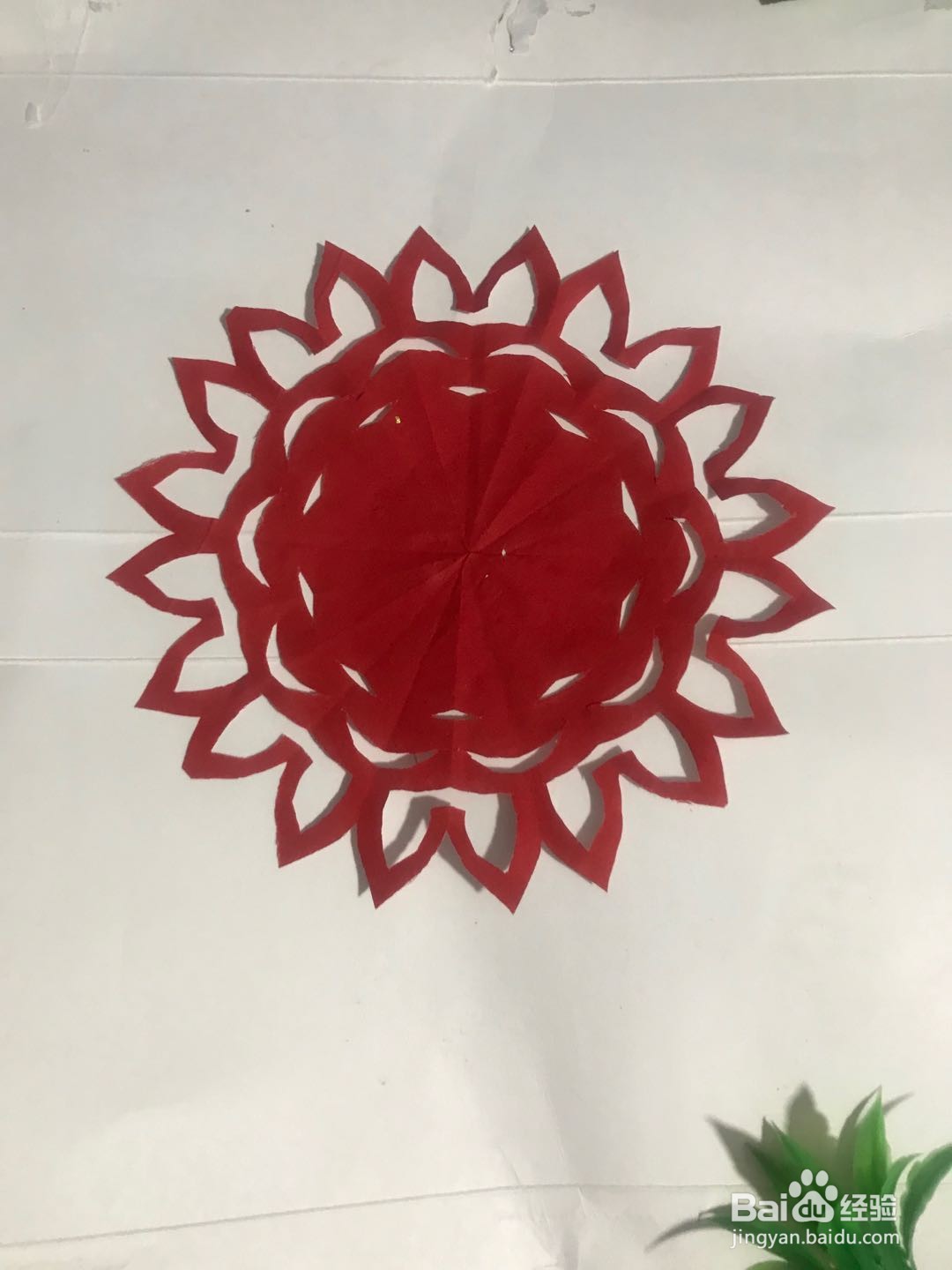 幼儿手工启蒙 怎样用彩纸剪一朵向日葵