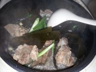 海带黄豆排骨汤怎么做？