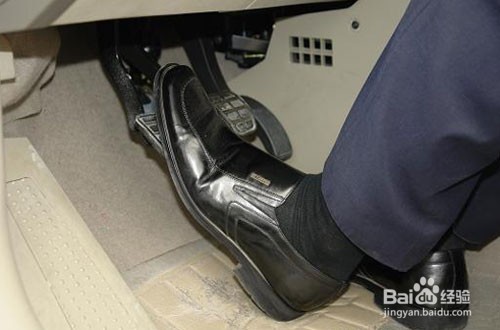 科目二如何控制离合器慢速的技巧