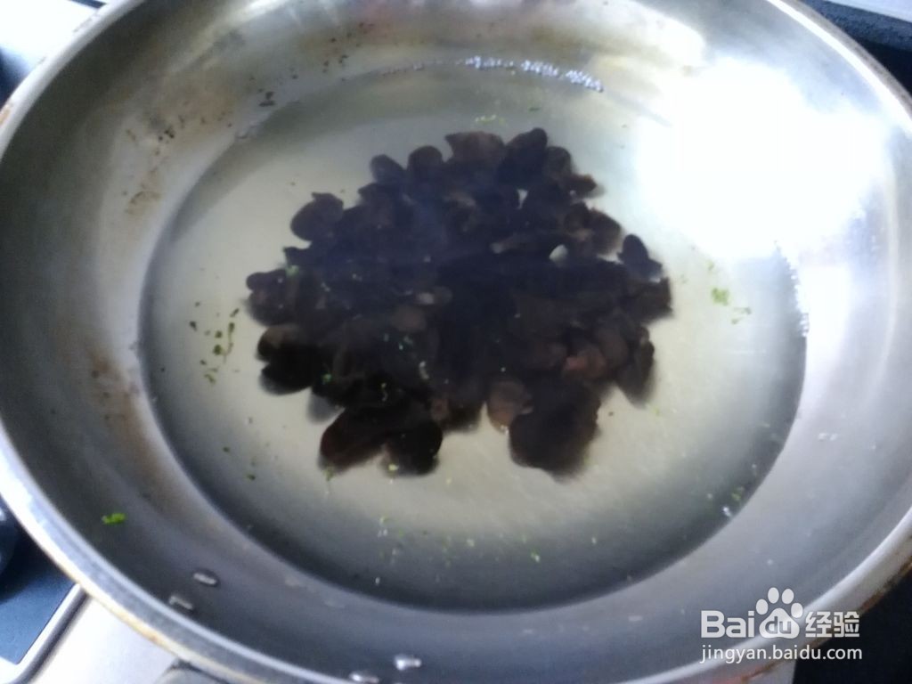西兰花拌木耳的做法