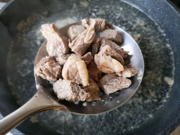 土豆焖牛腩盖饭