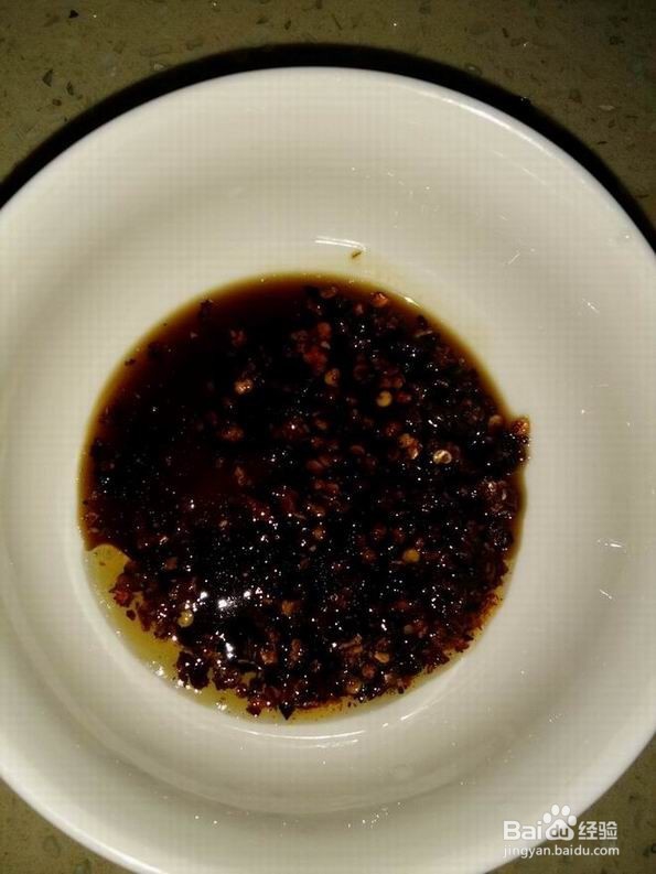 白灼茼蒿蘸糊辣香油碟