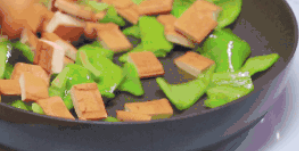 青椒炒豆干这么做太好吃了