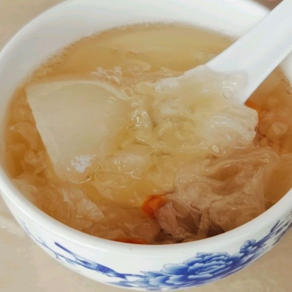红枣银耳雪梨糖水