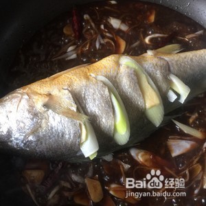 酱焖黄鱼的做法