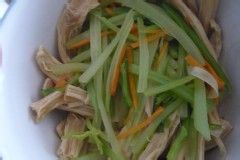 西芹拌腐竹