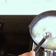 制作西葫芦奶酪意面