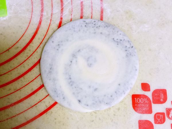 发面黑芝麻糖饼