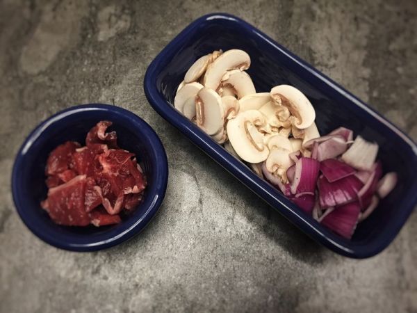 芝士焗黑椒牛肉意面