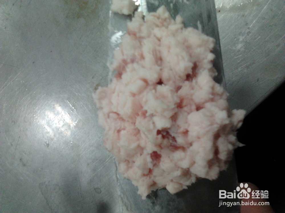 如何制作水发鱼肉丸。