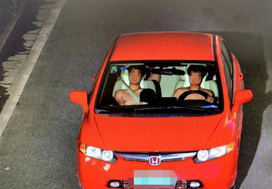 主驾驶摸副驾驶胸扣分吗