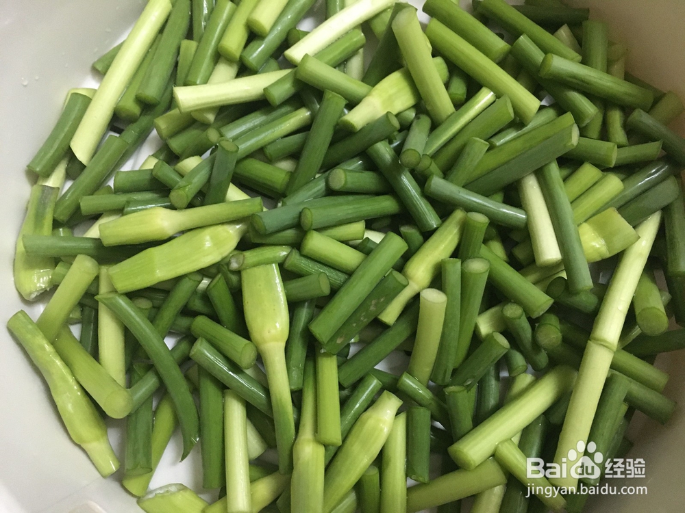 蒜苔炒腊肉的简单做法