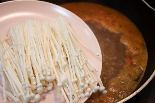 番茄金针菇豆腐汤