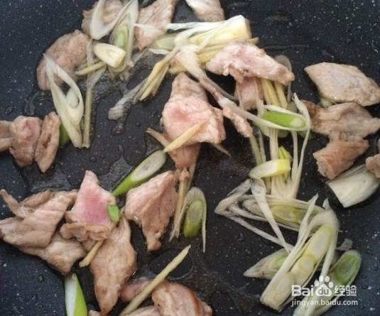 高蛋白、低脂肪的平菇炒肉，可增强抵抗力