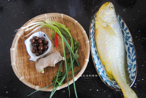 山黄皮焖黄花鱼