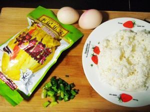 酸菜蛋炒饭