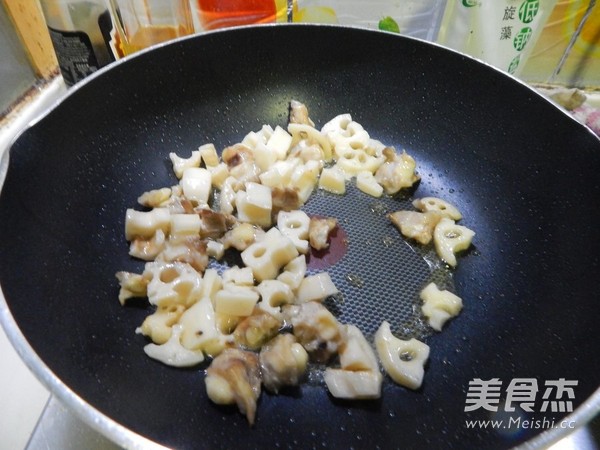 藕丁炖鸡软骨
