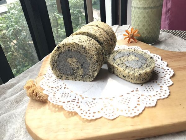 黑芝麻慕斯琳蛋糕卷