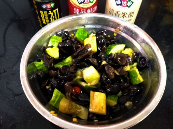 凉拌黄瓜黑木耳