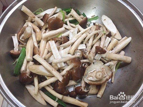 怎样做生茶树菇炒肉