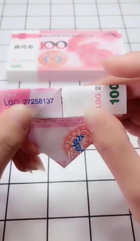 手工折纸爱心怎么做？