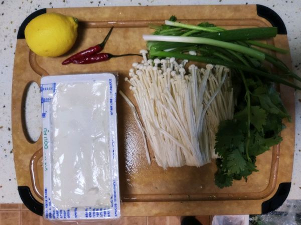 减脂灵魂豆腐拌金针菇