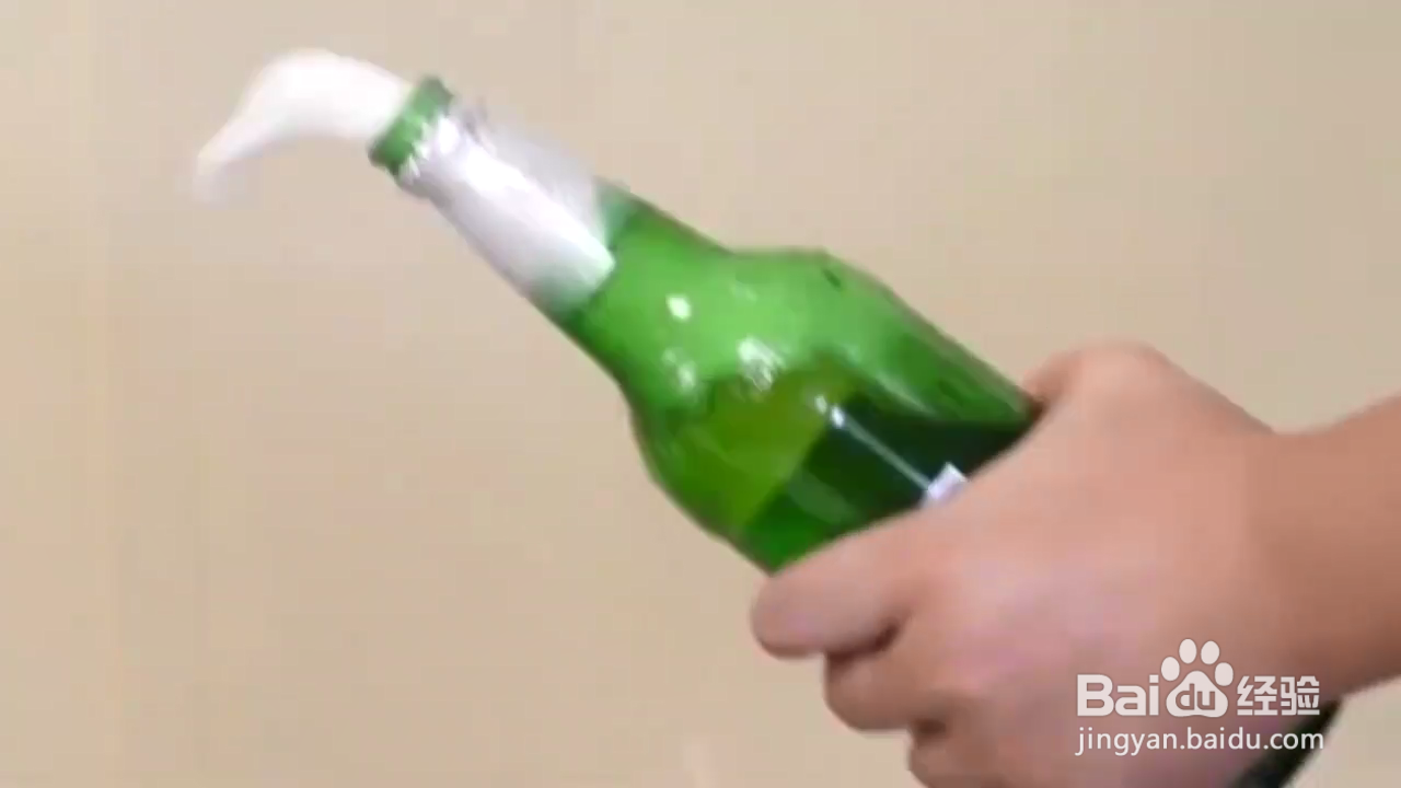 怎样打开啤酒瓶盖？