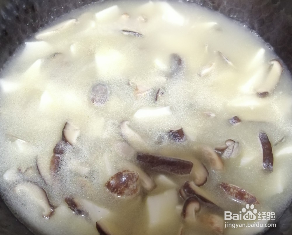 如何做出美味的白粿汤？香菇花蛤白粿汤的做法