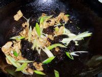 大葱木耳炒肉