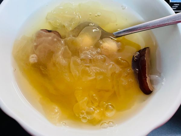 银耳莲子炖红枣