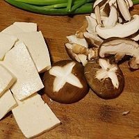 九段香香菇豆腐鲫鱼汤的做法步骤