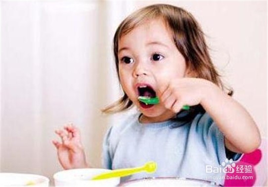 宝宝学习吃饭的黄金时期