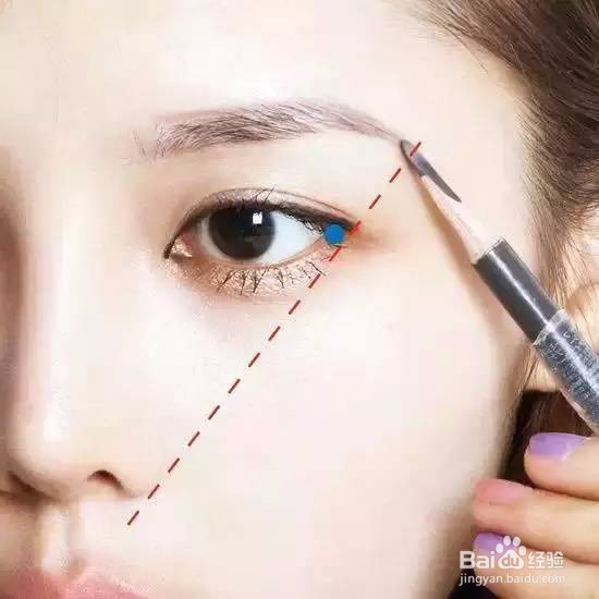 女生如何化淡妆？