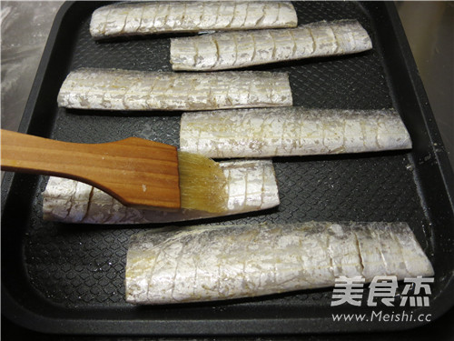 煎烤带鱼的做法