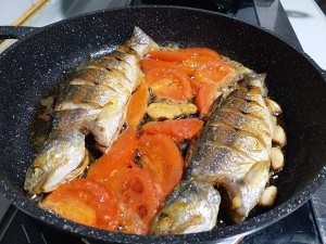 食补佳品西红柿午鱼的做法