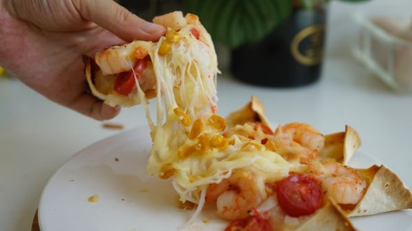 浓厚拉丝太阳海鲜披萨