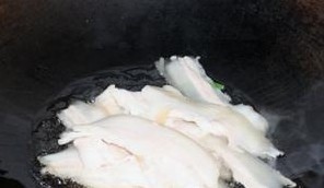 蒜苗芽菜回锅肉的做法