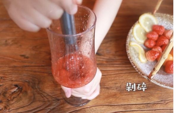 养乐多草莓汽水