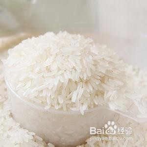 土豆蘑菇鸡块电饭锅焖饭的做法