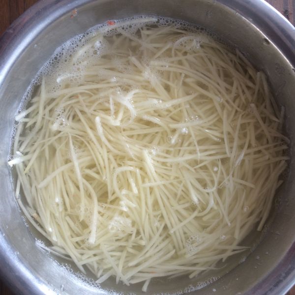凉拌土豆丝鸡蛋干