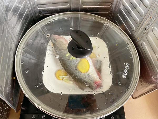 原汁原味清蒸鲈鱼