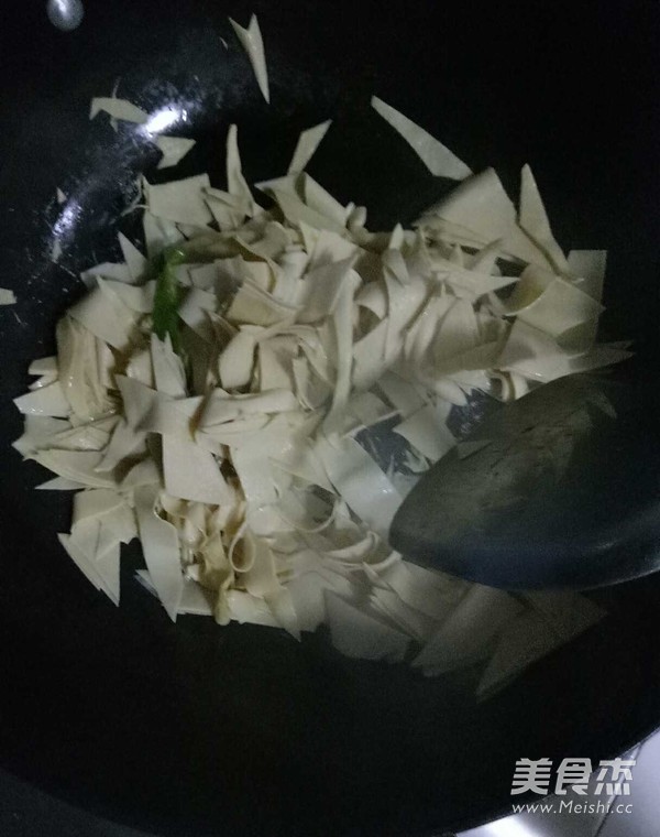 豆皮炒青椒的做法