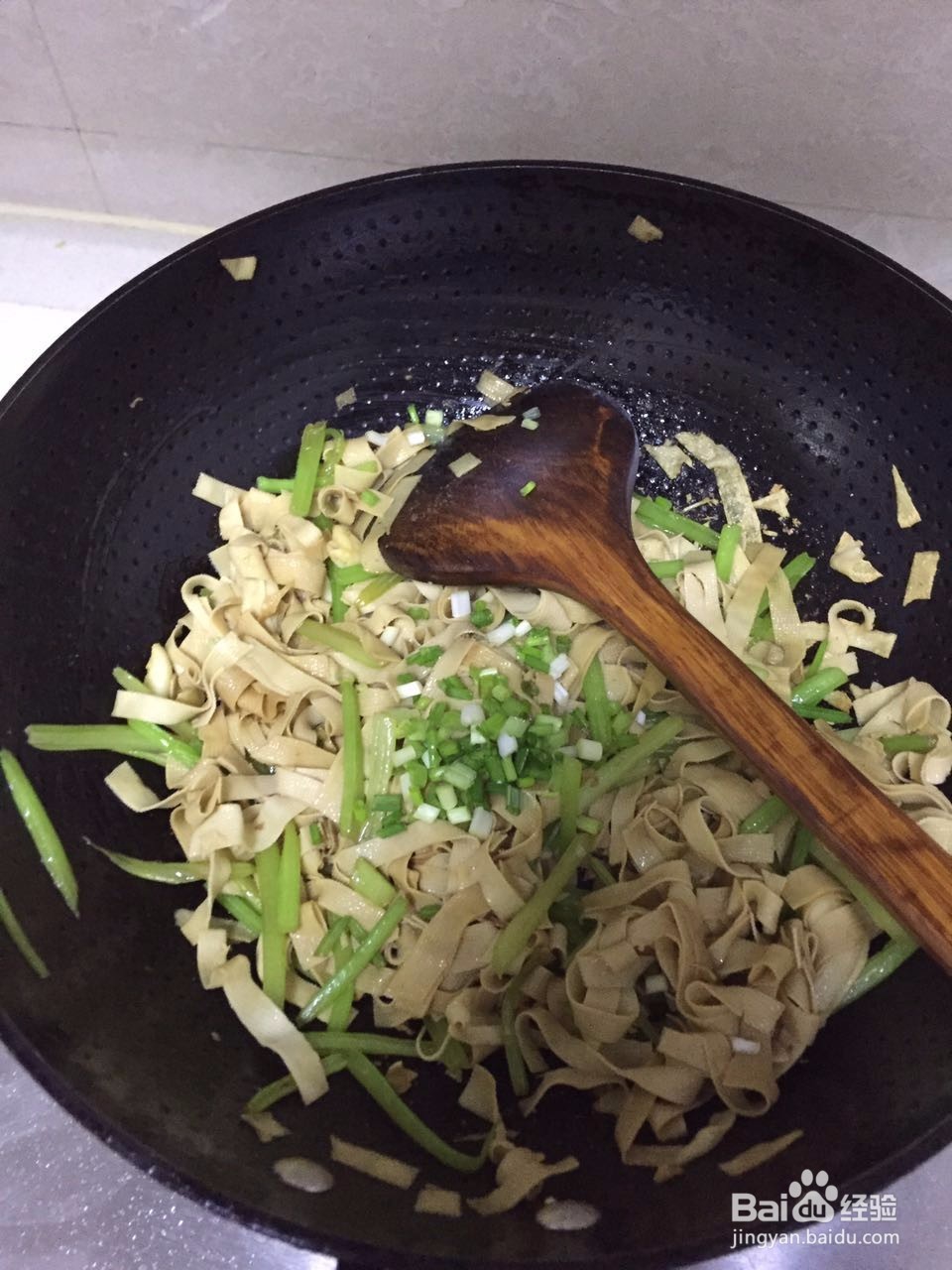 如何做好吃的家常菜~芹菜炒豆皮