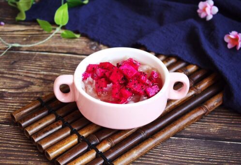 火龙果莲子百合银耳粥