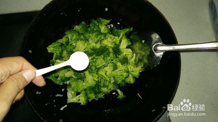 家常素食——图解小炒西兰花的详细做法