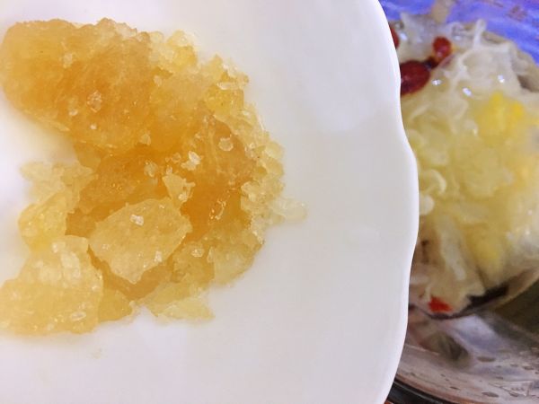 雪耳莲子红枣羹