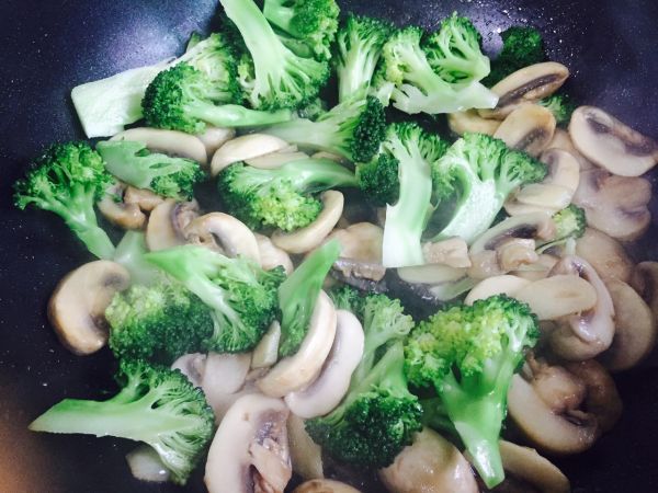 西兰花小炒口蘑