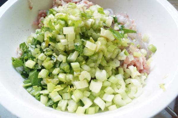 鲜虾芹菜大馄饨